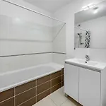 Vivez Lunel-52m2 Climatise Avec Jardin-fibre-2 Parkings Prives-proche Centre &15 Min Lägenhet *
